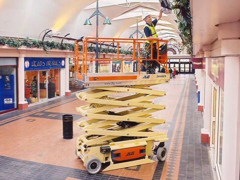 سيزرلفت للايجار مانلفت للايجار رافعة عمال للايجار