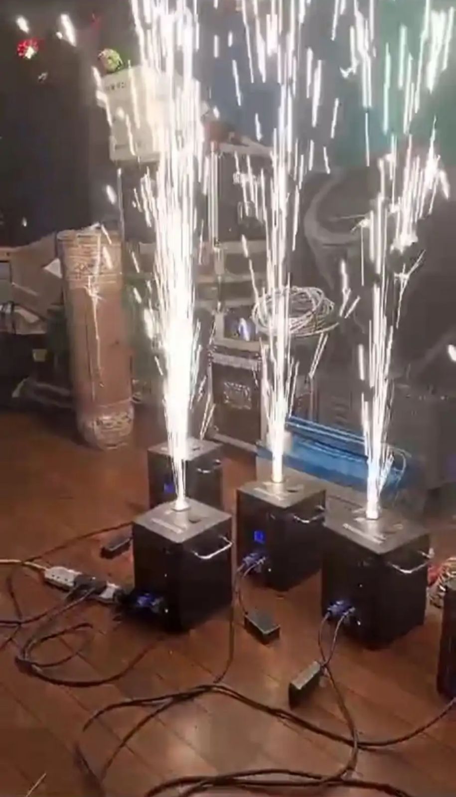 تاجير كشافات اضاءات ليزر ملونه متحركه للافتتاحات ل