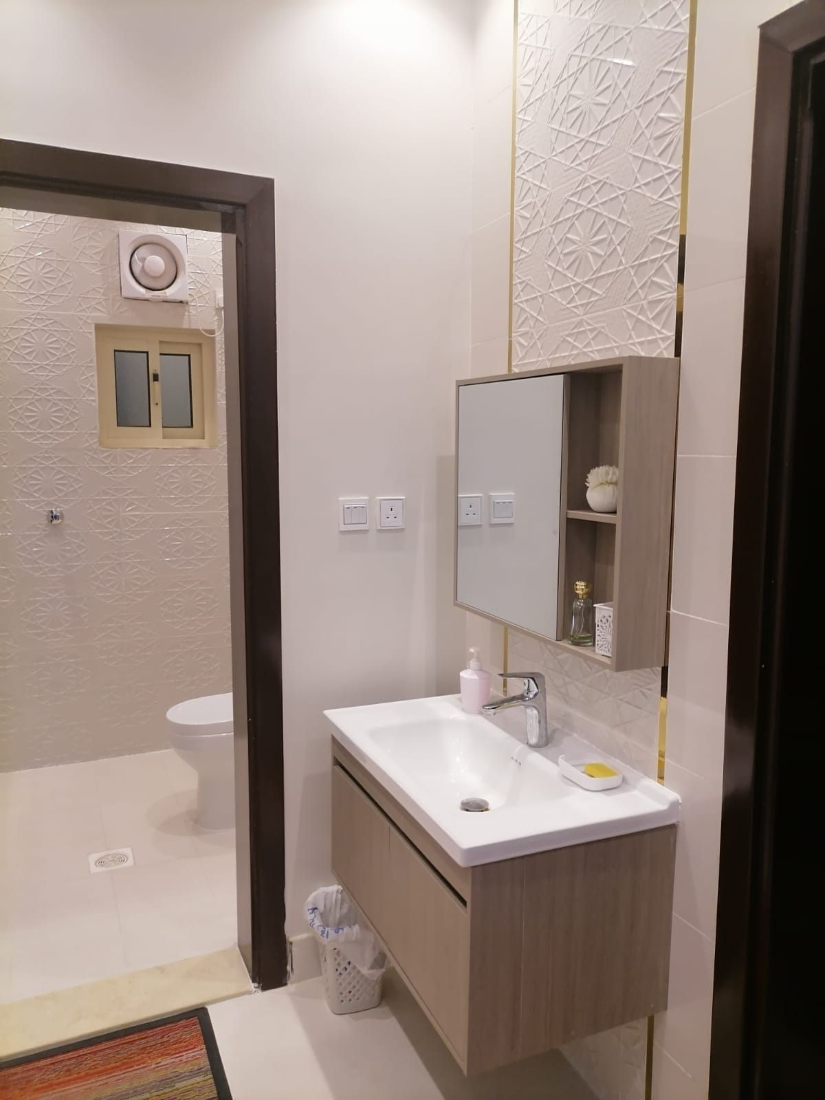 جده اي مكان بعون الله متواجدين ولو خارج جده لا تشي