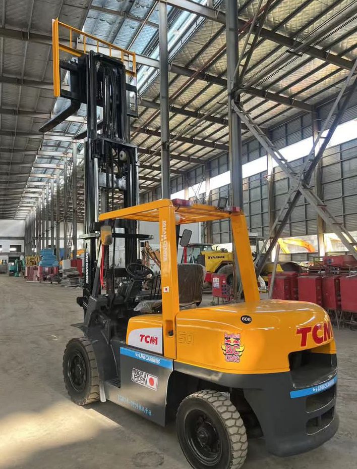 فركليف رافعه شوكيه لايجار اليومي وشهري 3 طن 7 طن 1