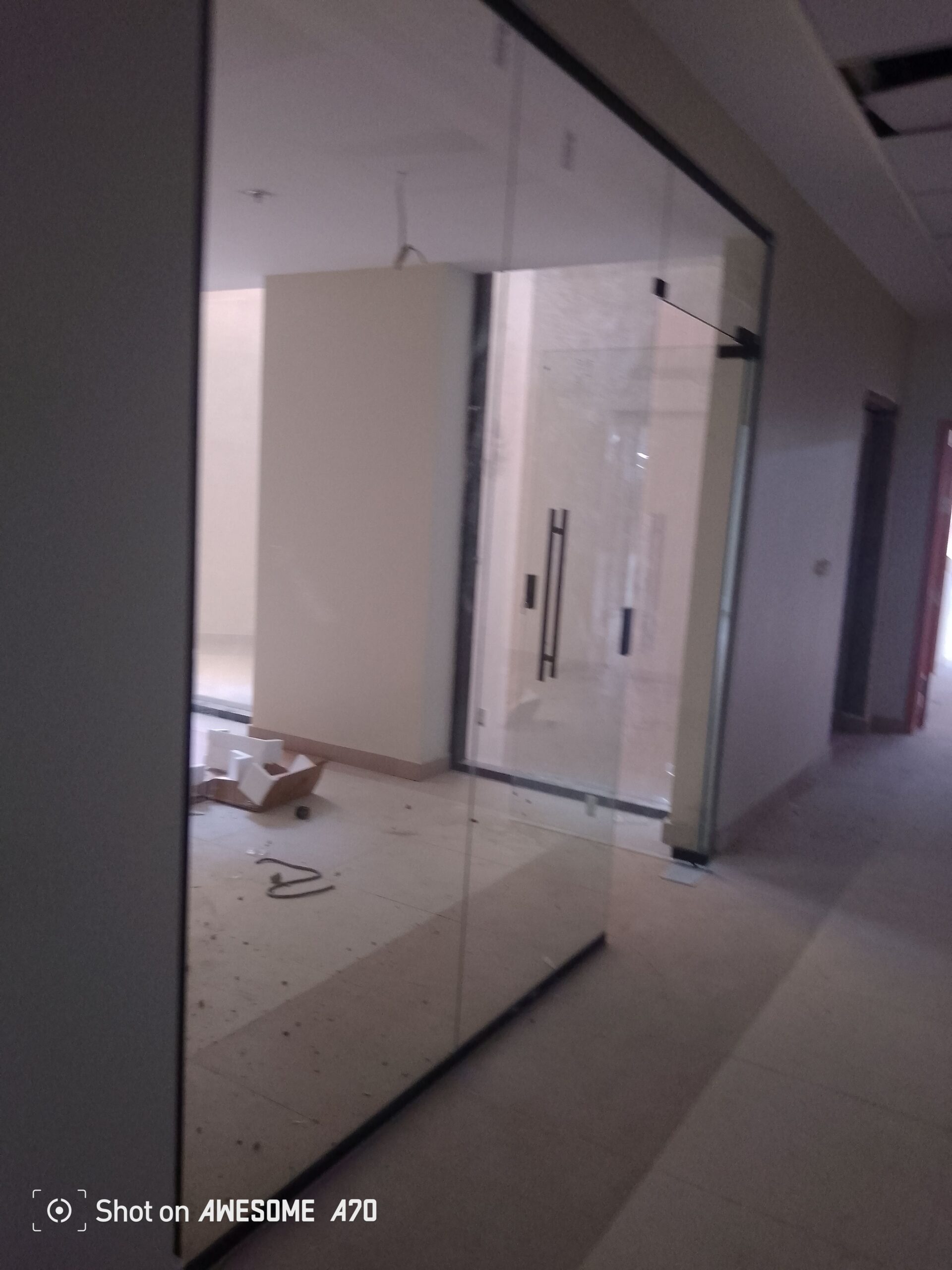 تركيب زجاج سكريت تركيب مكاتب وصيانة الرياض الصناعي