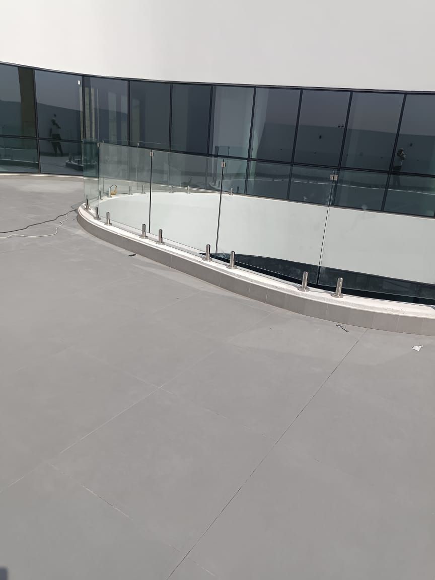 زجاج مكاتب شورات بلكونات دربزيم