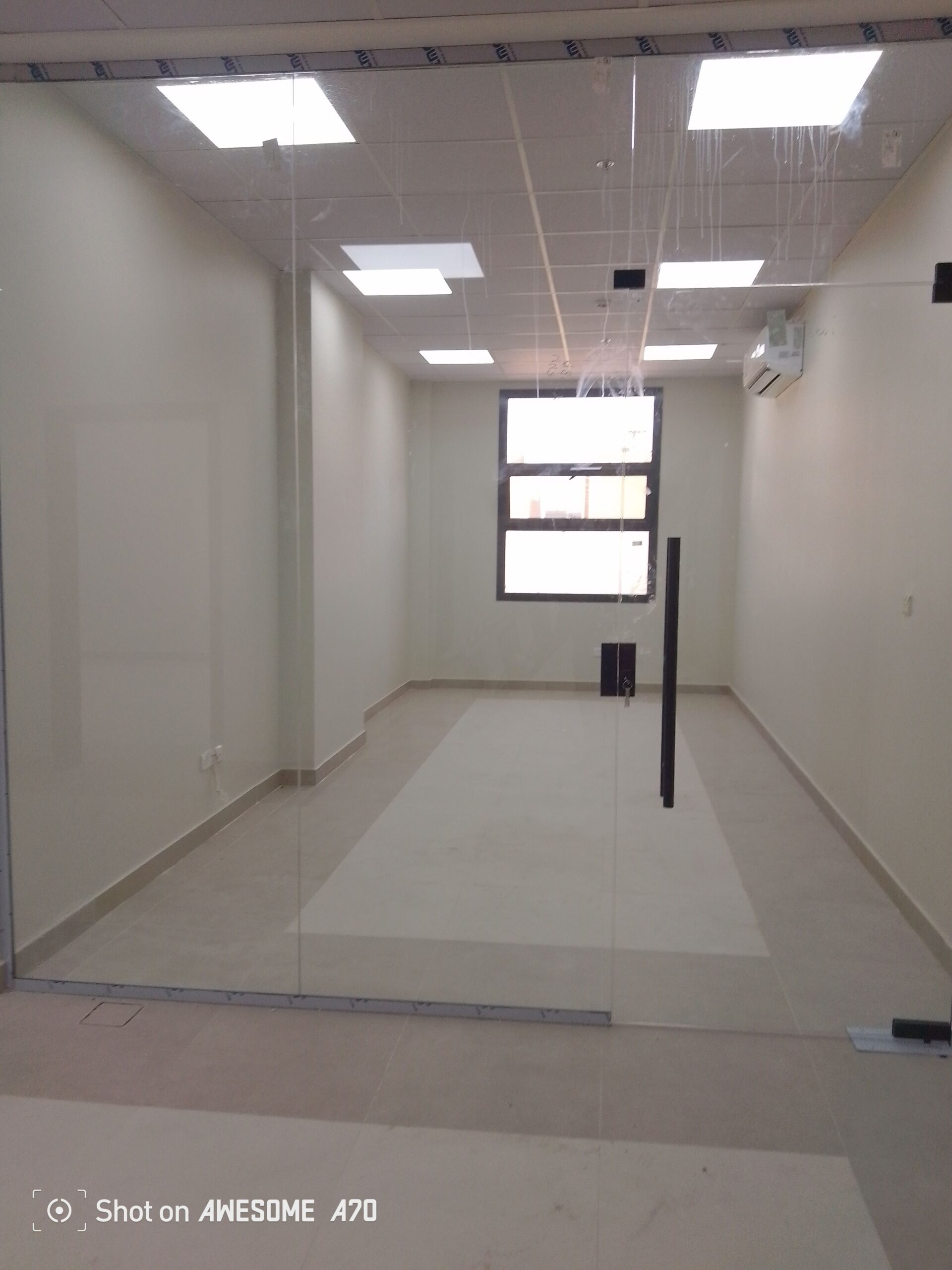 تركيب زجاج سكريت تركيب مكاتب وصيانة الرياض الصناعي