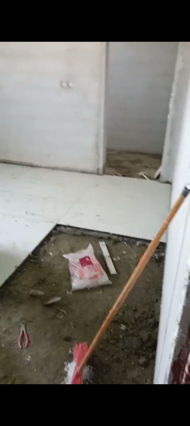 مبلط ابو عماد لتركيب جميع انواع البلاط البرسلان وا