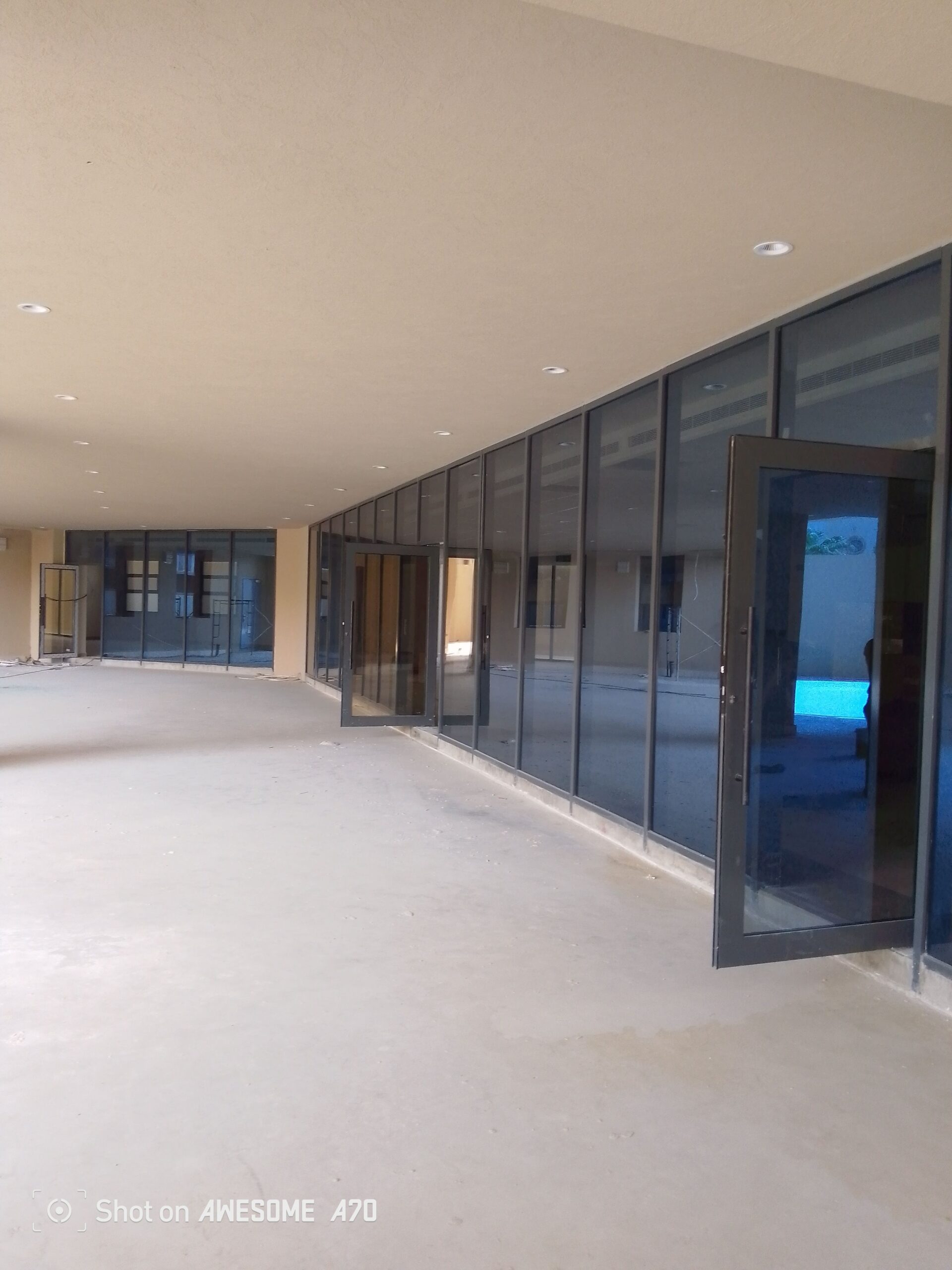 تركيب زجاج سكريت وتركيب مكاتب ومرايا