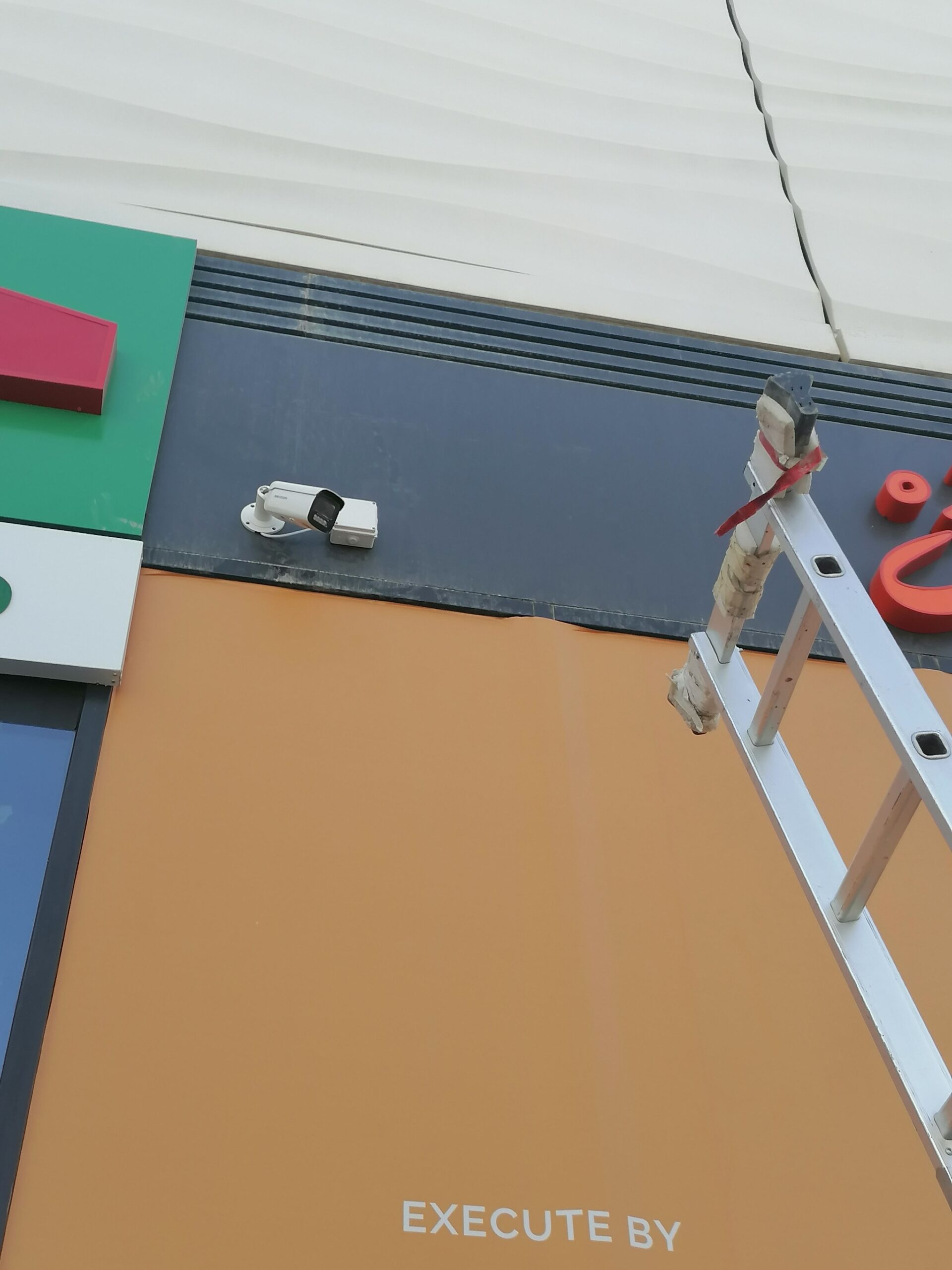 تركيب كاميرات المراقبة والتحكم