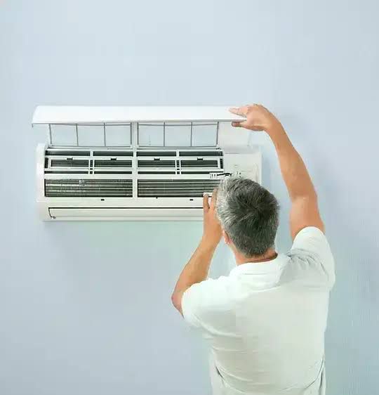 يوجد لدينا جميع انواع المكيفات وصيانه وخدمه فك وتر