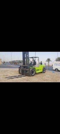 رافعات شوكيه للإيجار