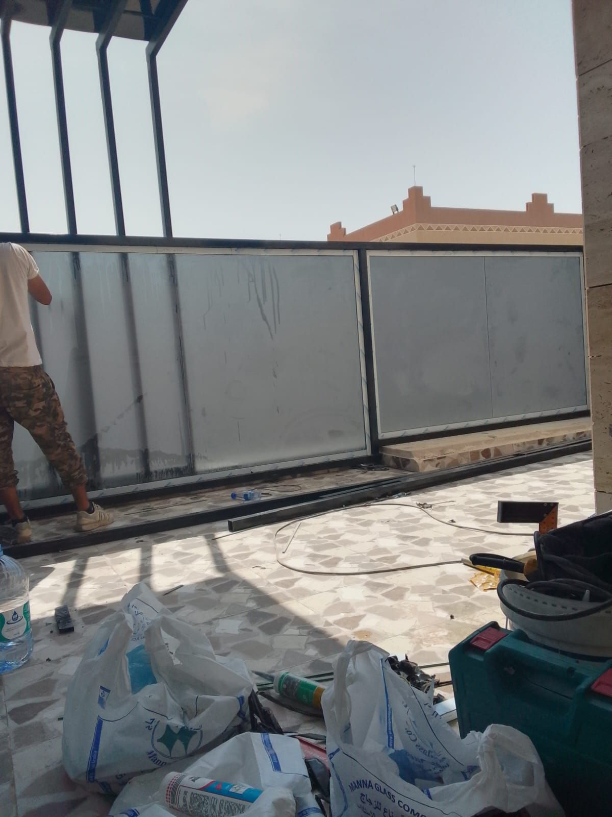 زجاج مكاتب شورات بلكونات دربزيم