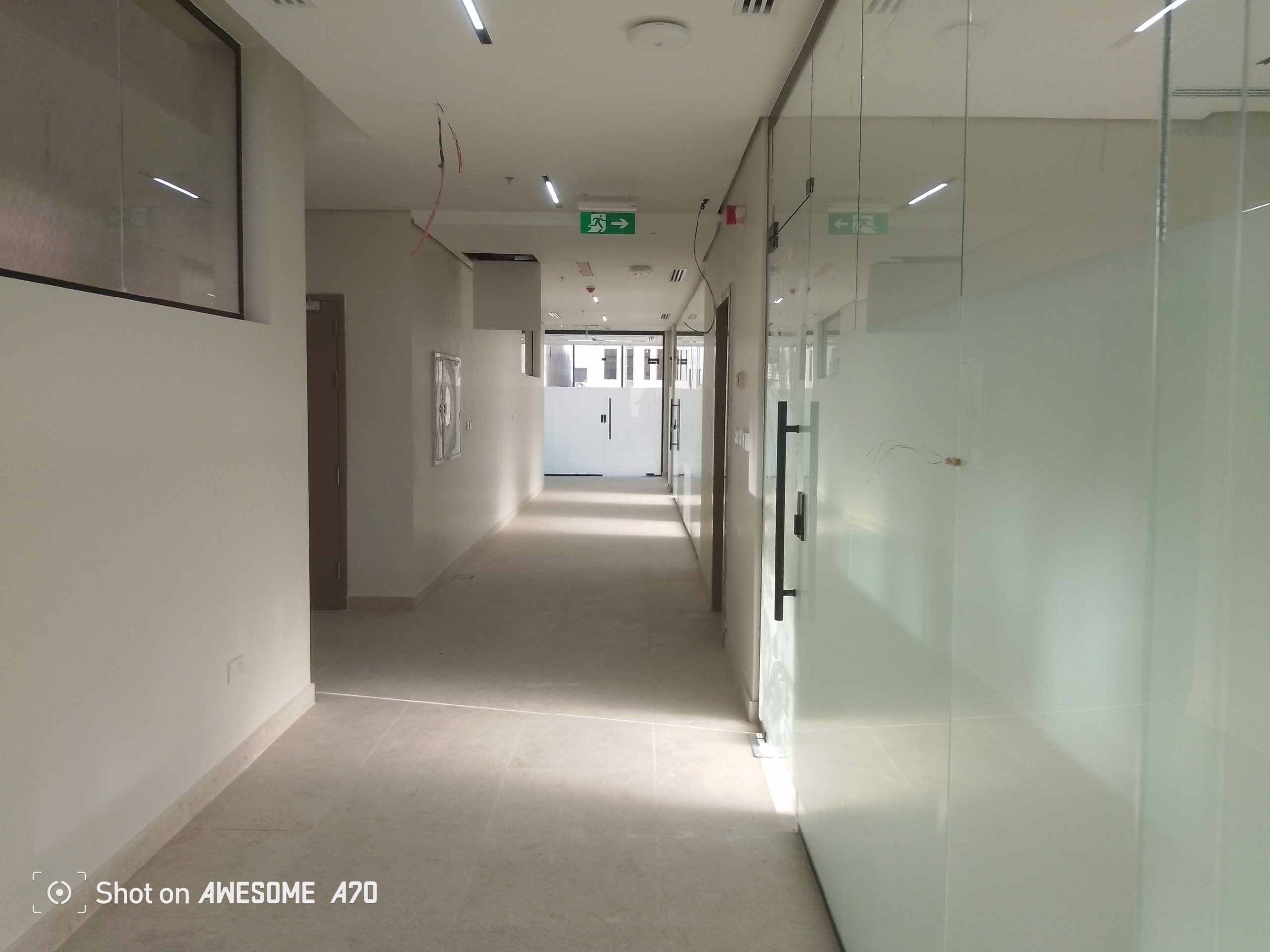 تركيب زجاج سكريت وتركيب مكاتب ومرايا