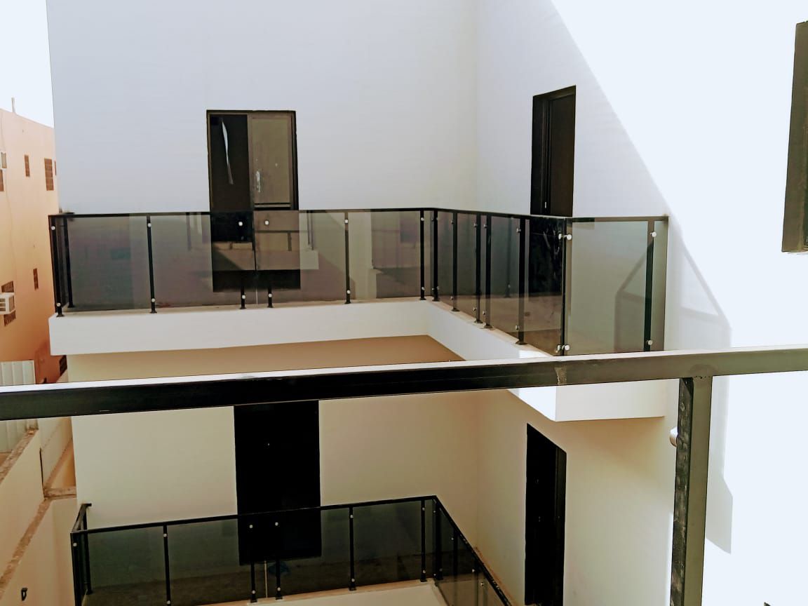 زجاج مكاتب شورات بلكونات دربزيم