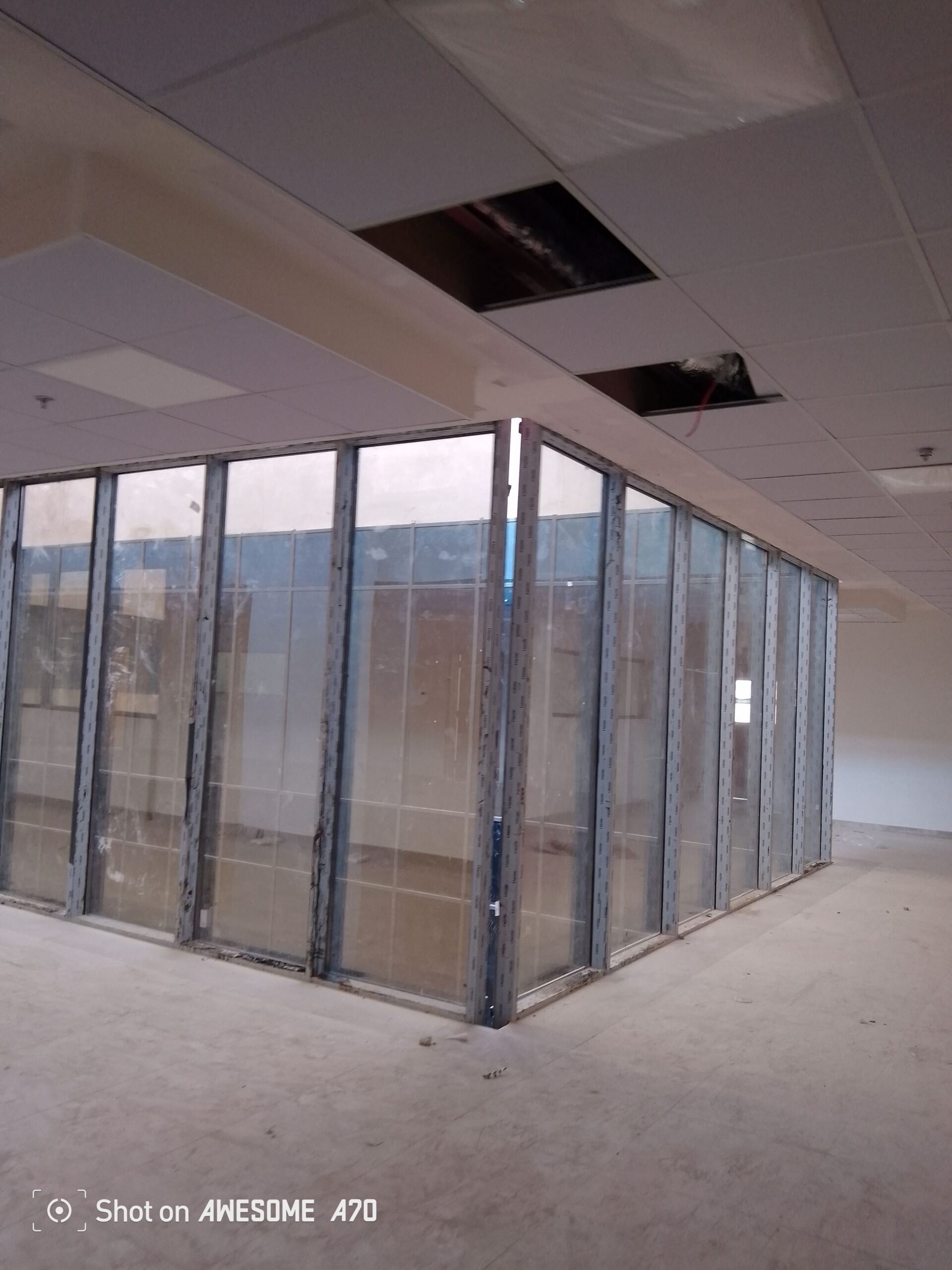 تركيب زجاج سكريت تركيب مكاتب وصيانة الرياض الصناعي