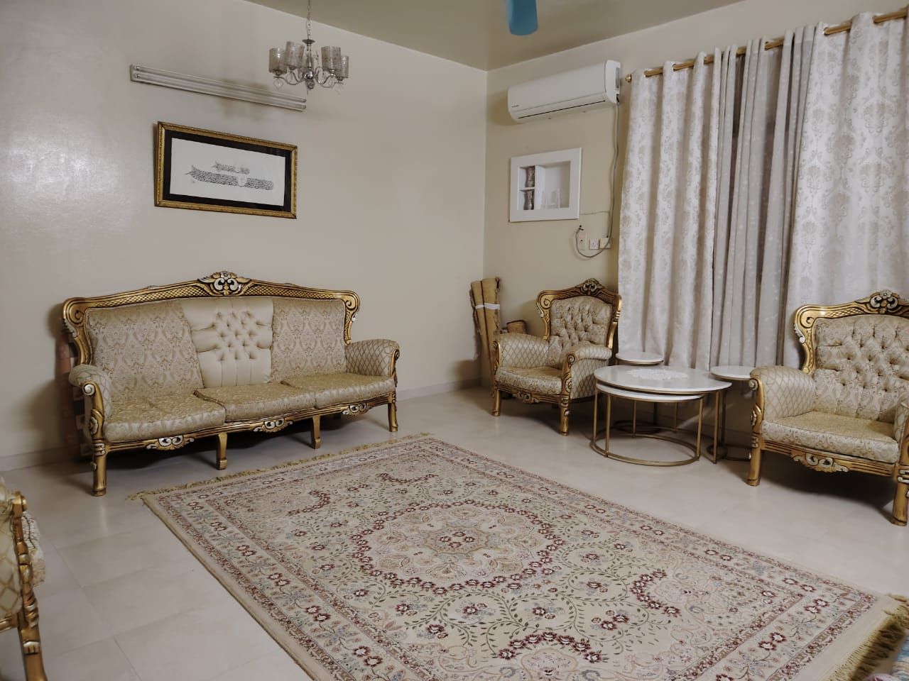 كنب مستعمل بحالة جيدة