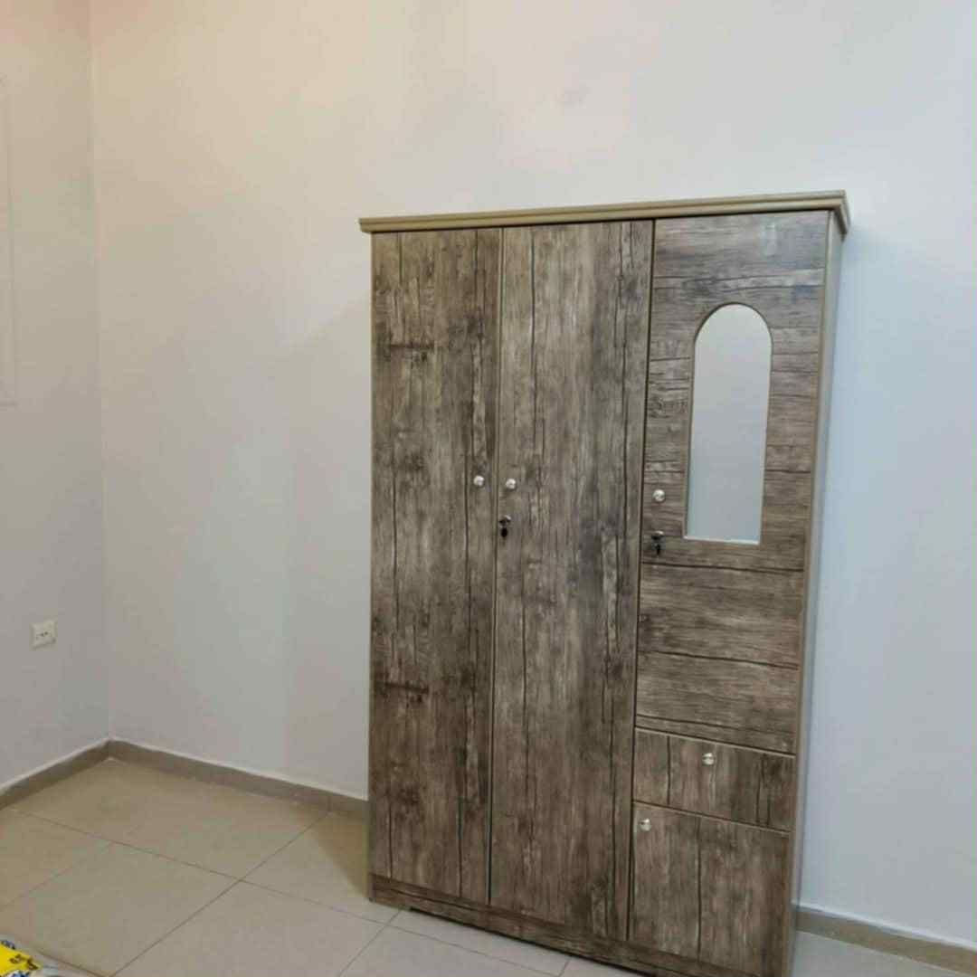 يوجد لدينا جميع انواع الدولاب بكل المقاسات والمودي