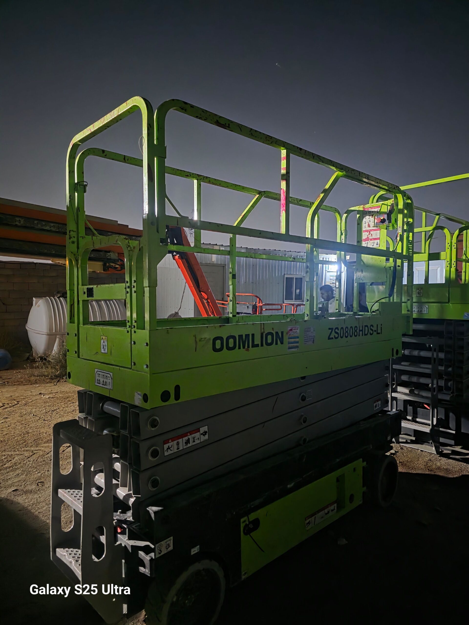 سيزرلفت 8متر كهرباء للايجار اليومي والاسبوعي والشه