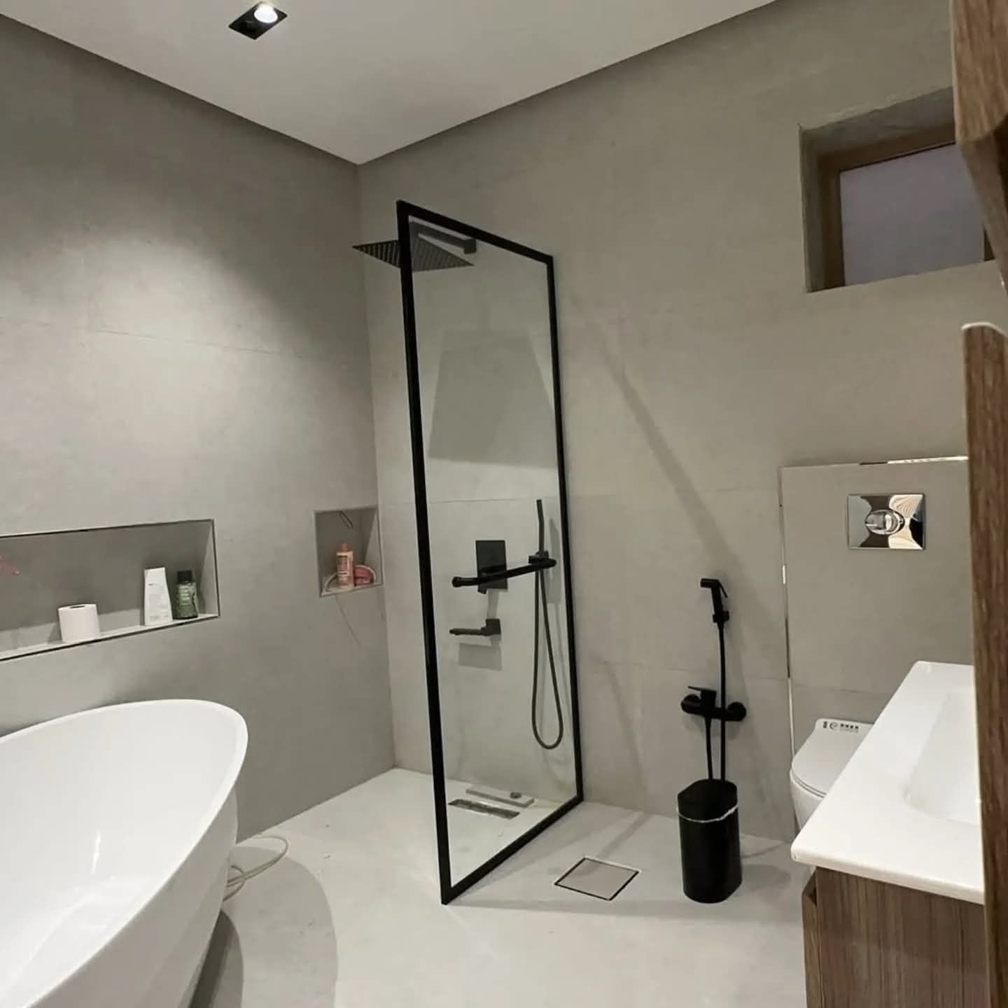 زجاج سكريت الرياض