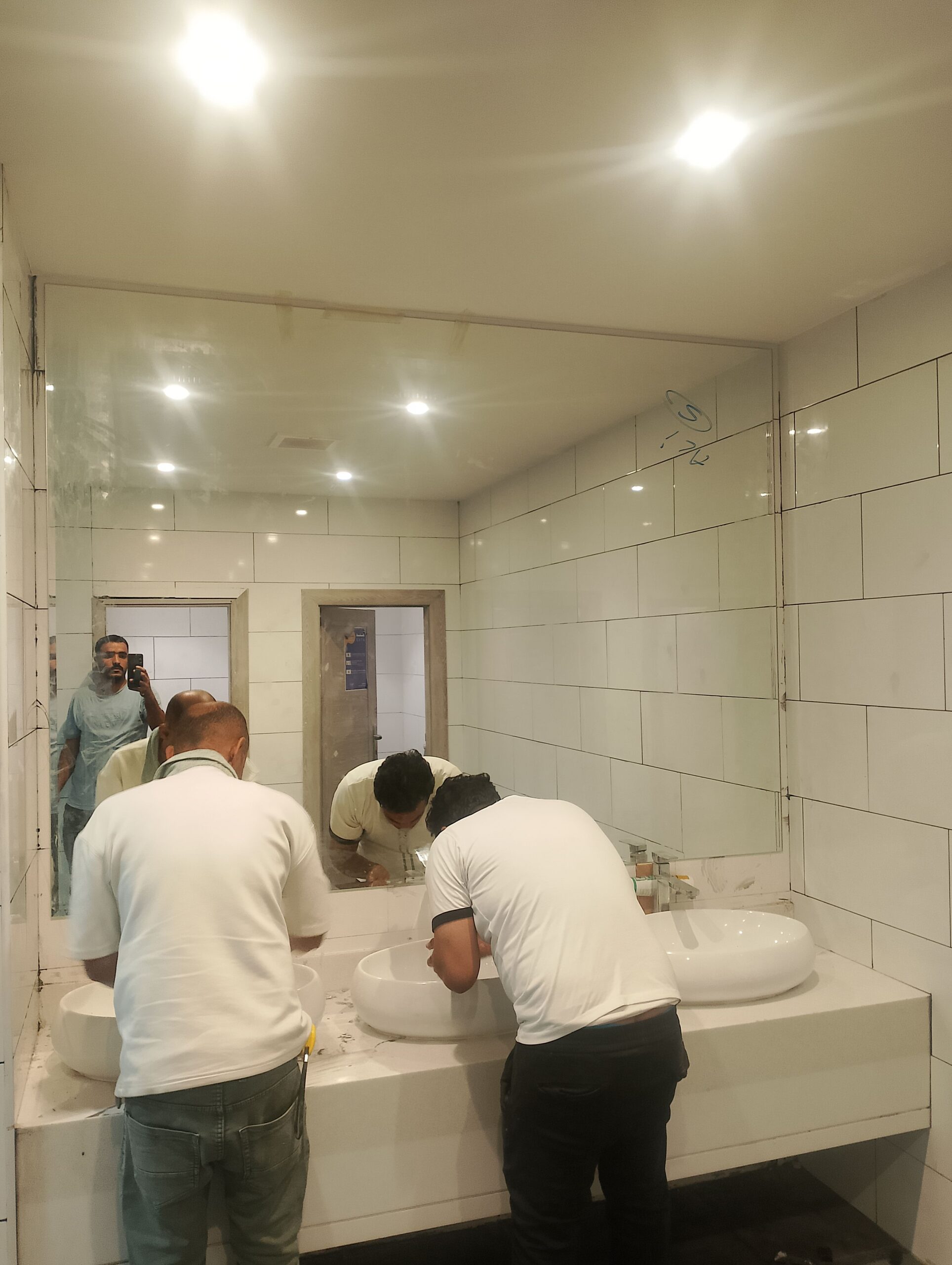 زجاج سكريت مرايا قواطع الشورات مكاتب