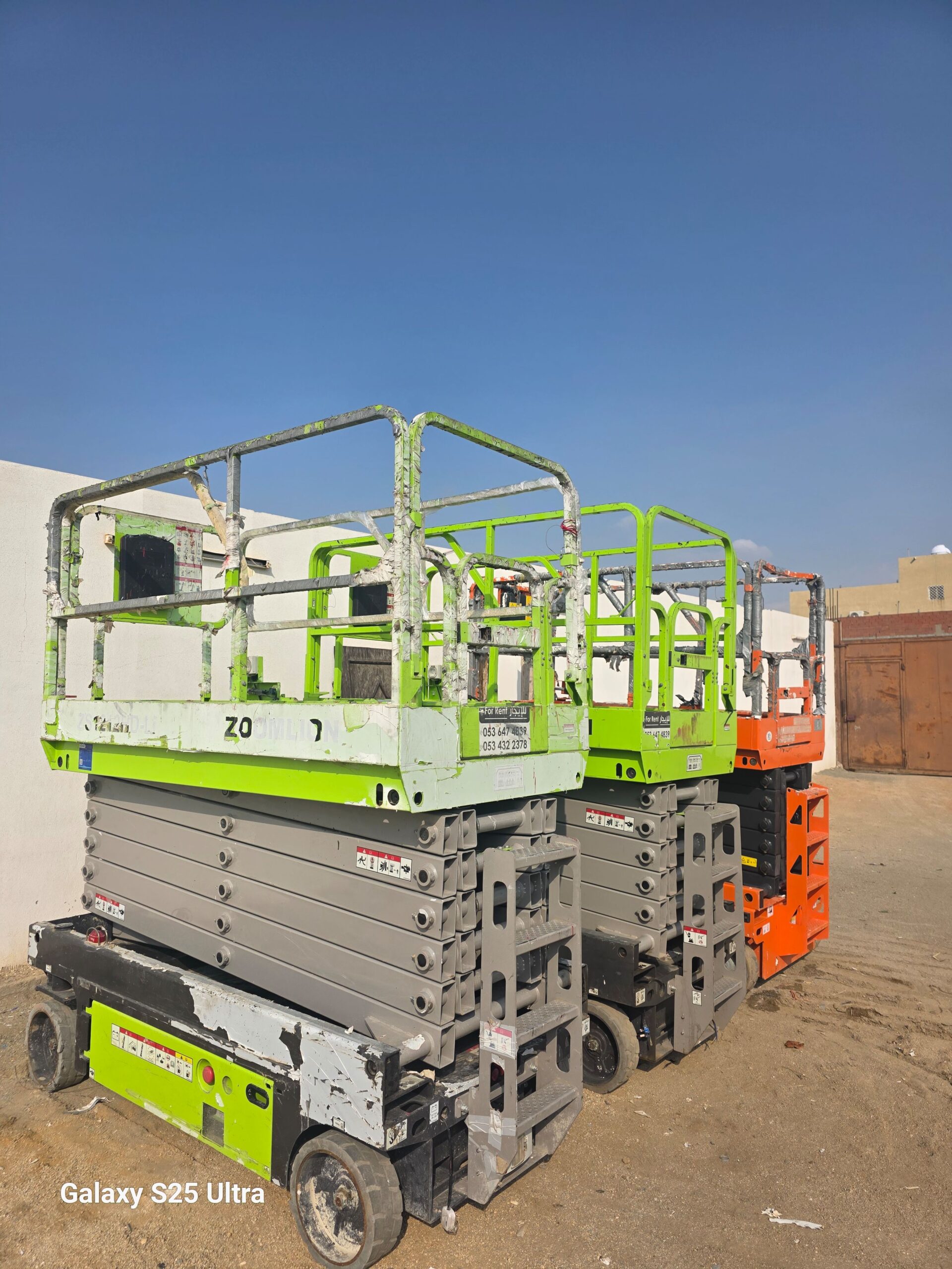 1. *سيزر لفت 6 متر*: موديل حديث للإيجار – ارتفاع 6