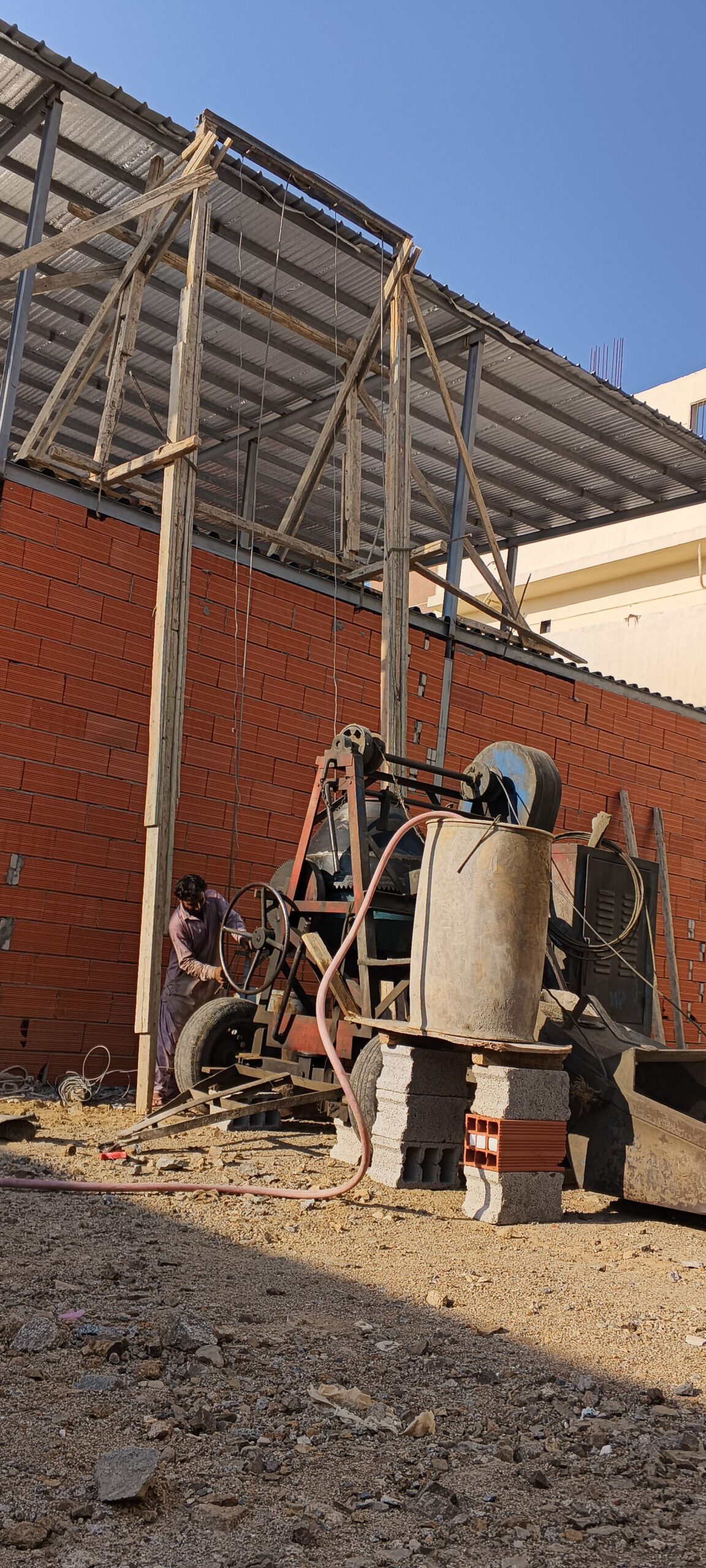 مقاول خلاط اسمنت يدوي ايجار يوميا 0597473618