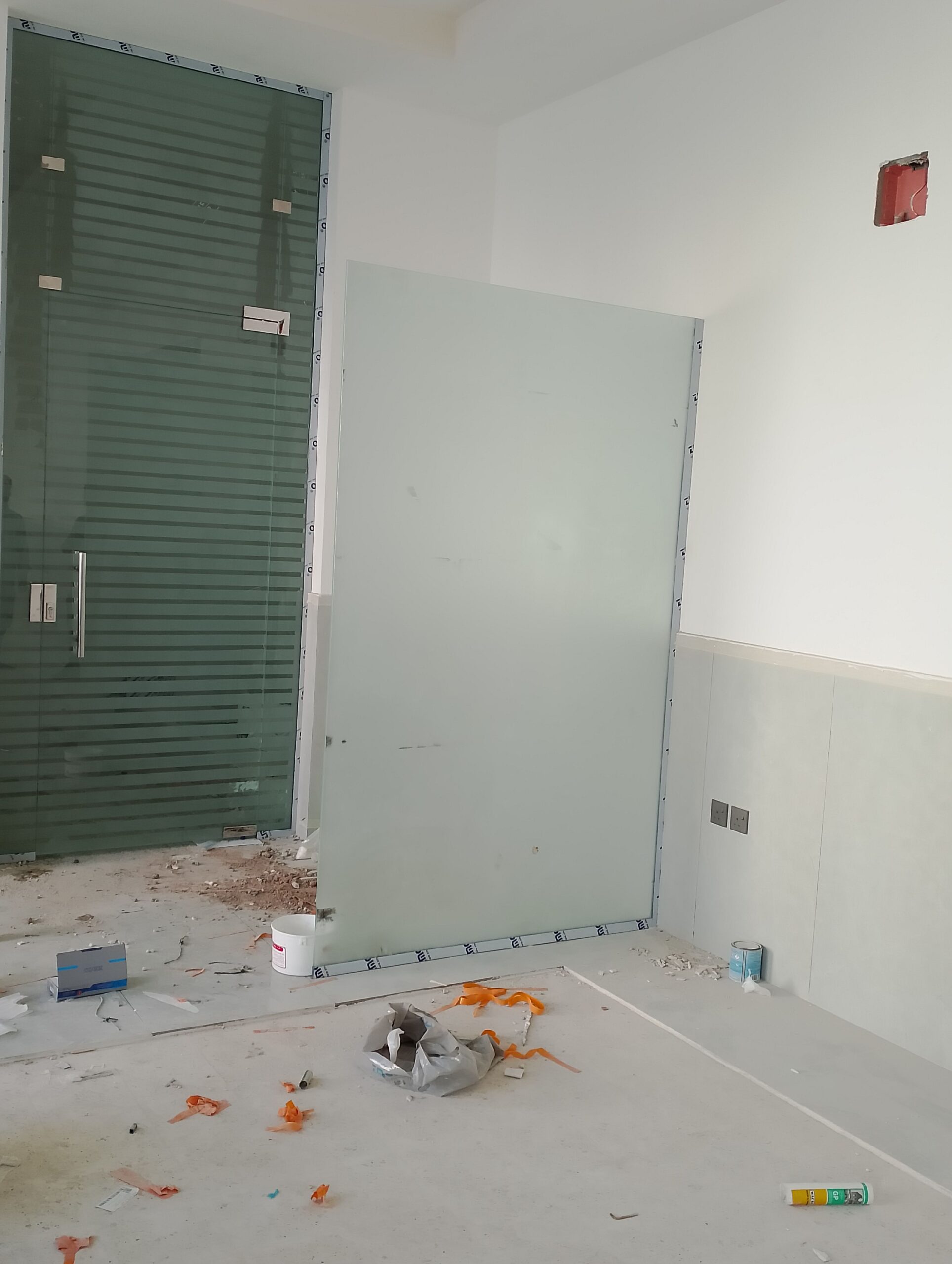 زجاج سكريت مرايا قواطع الشورات مكاتب