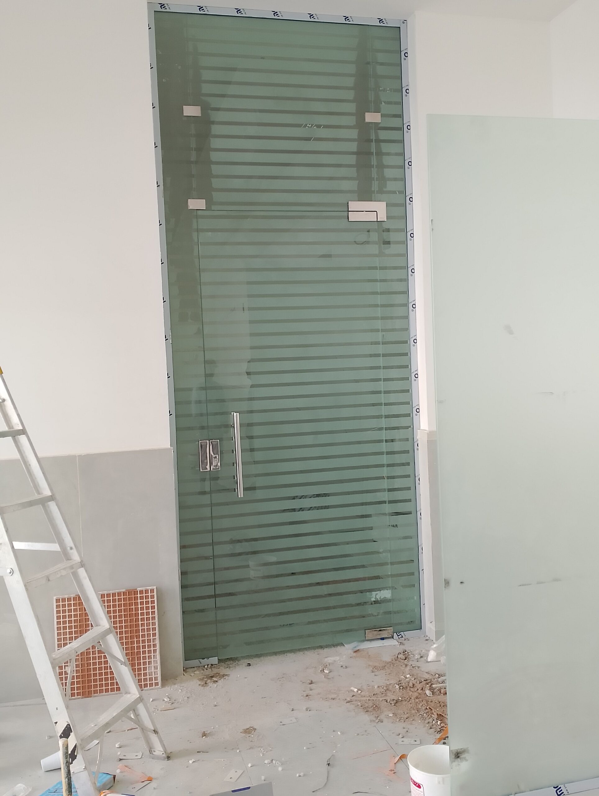 زجاج سكريت مرايا قواطع الشورات مكاتب