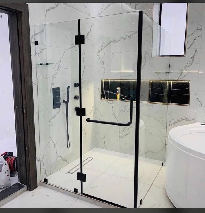 فني زجاج سكريت