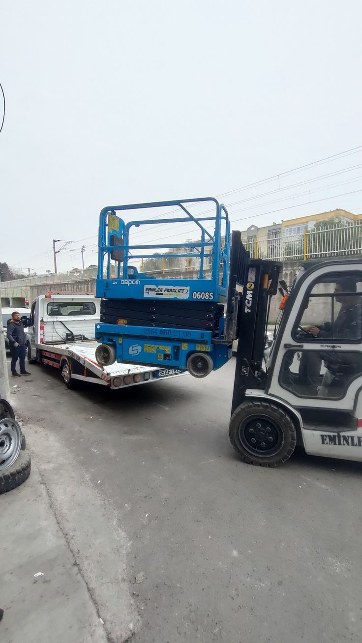 سيزرلفت للايجار مانلفت للايجار رافعة عمال للايجار