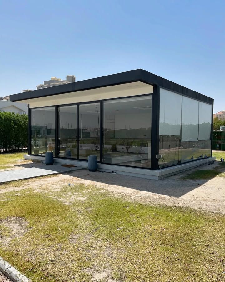 فني زجاج سكريت تركيب مكاتب واجهات صيانة ابواب زجاج