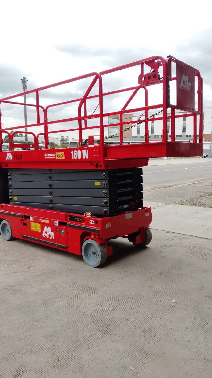 1. *سيزر لفت 6 متر*: موديل حديث للإيجار – ارتفاع 6