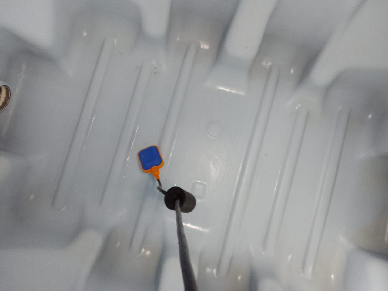 غسيل وعزل خزنات المياه واسطح