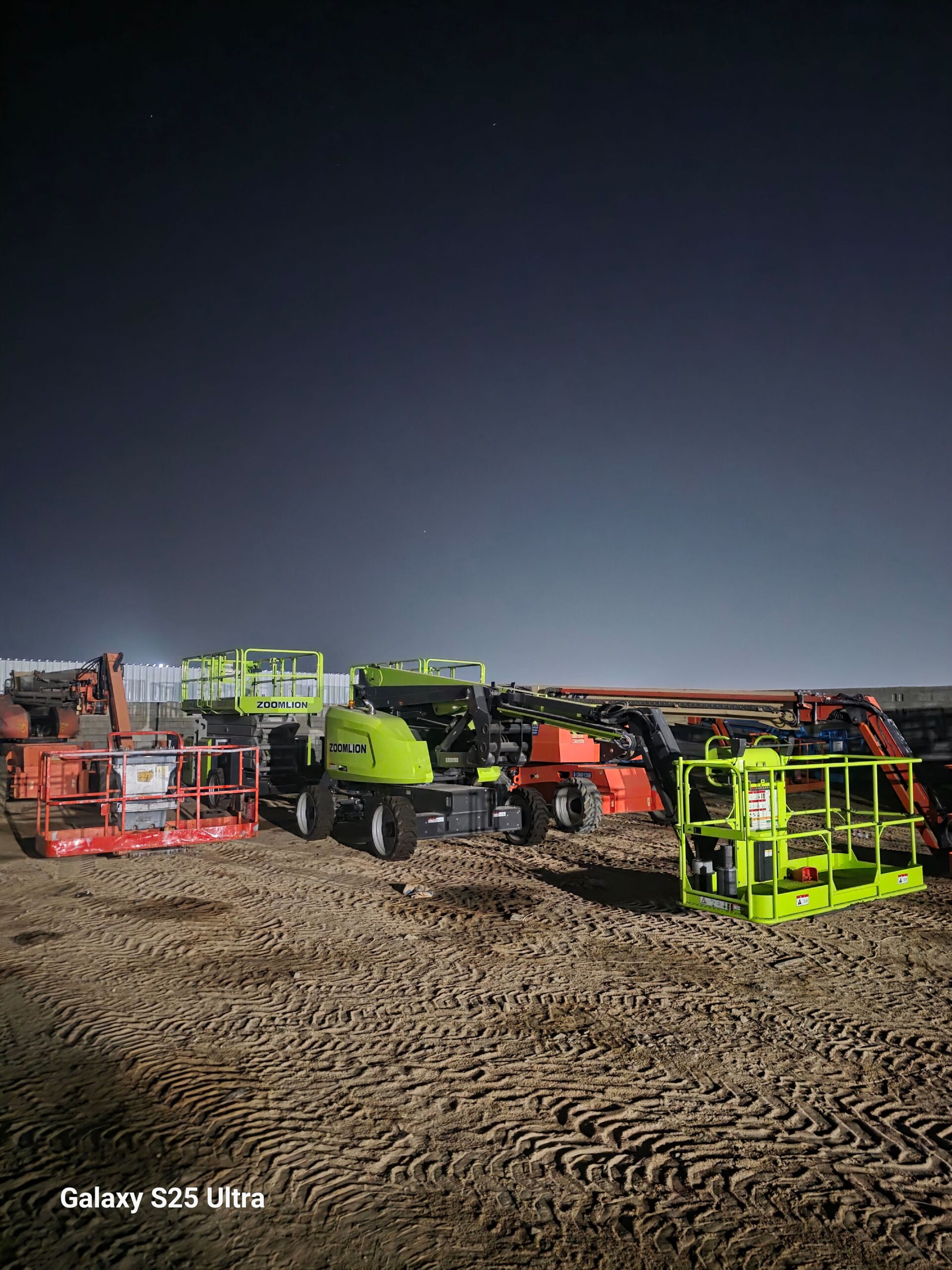 سيزرلفت 8متر كهرباء للايجار اليومي والاسبوعي والشه