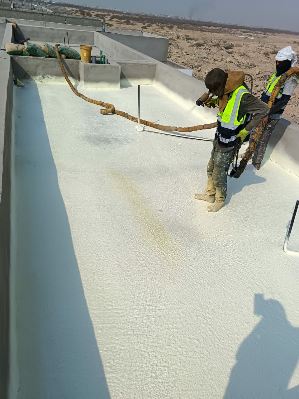 فني عوازل بجميع انواعه