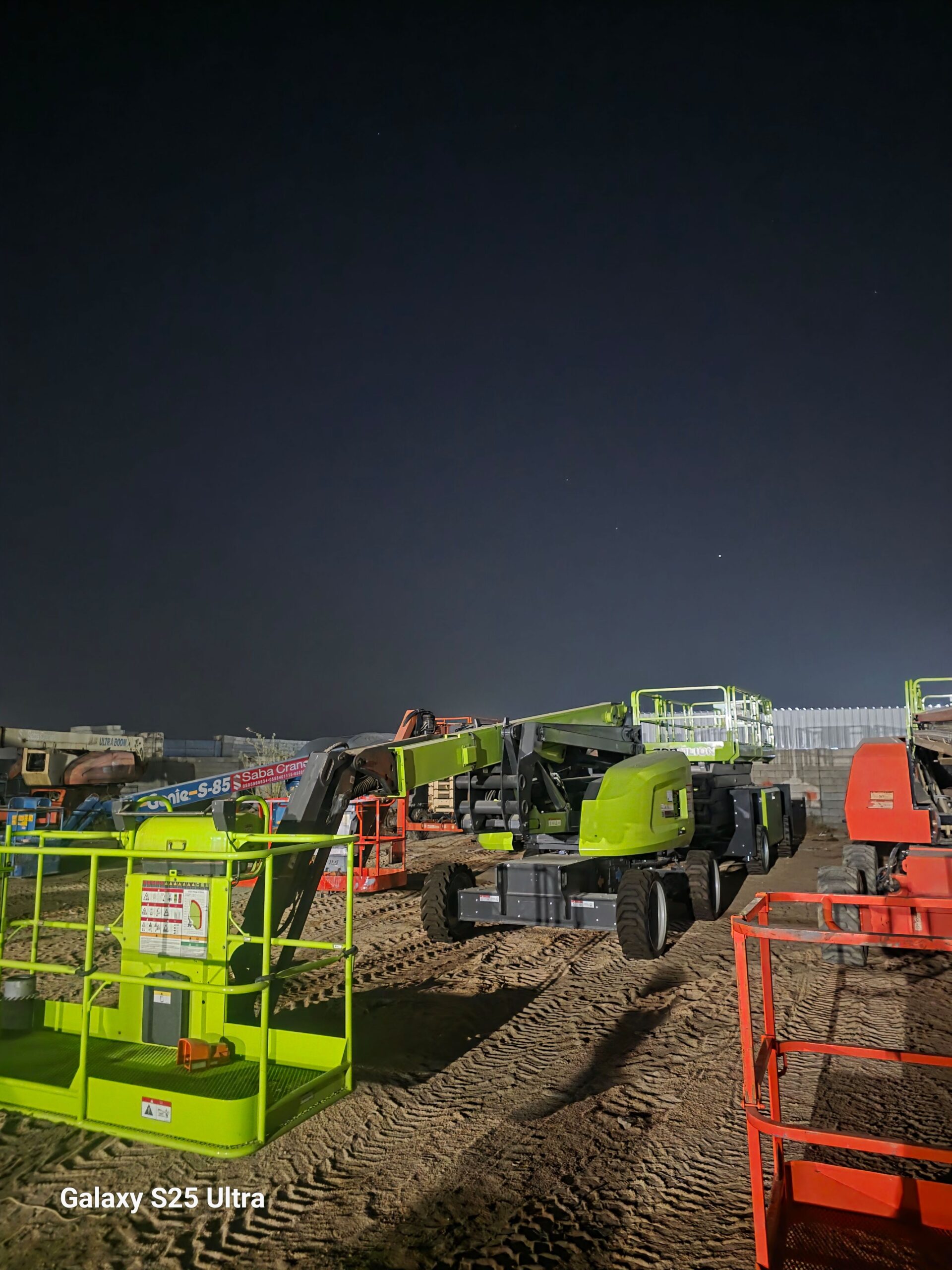 سيزرلفت 8متر كهرباء للايجار اليومي والاسبوعي والشه