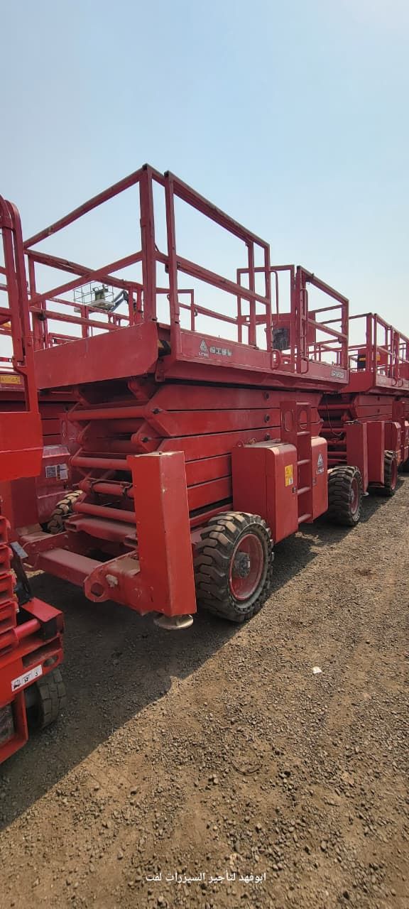 متوفر من 8 الى 16 متر سيزر لفت كهرباء متوفر 12 و 1