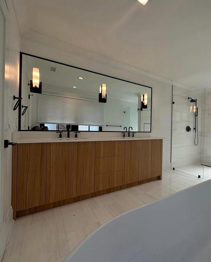 فني زجاج سكريت وتركيب شاورات وصيانه ابواب زجاج سكر