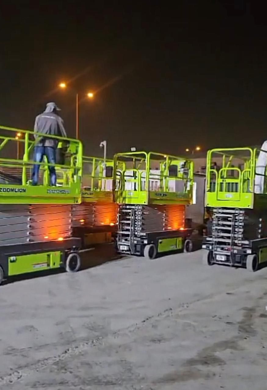 متوفر من 8 الى 16 متر سيزر لفت كهرباء متوفر 12 و 1