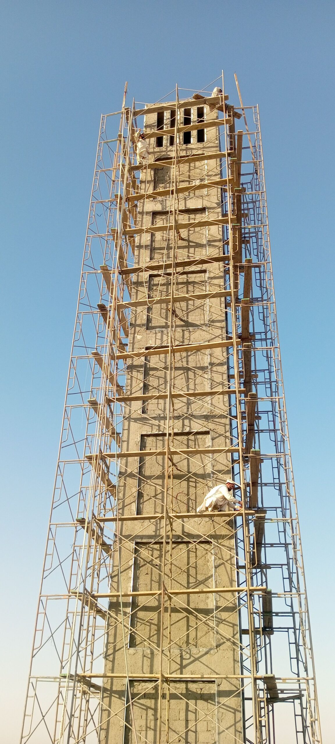 علي باكستاني مقاول لياسه يحتاج شغل الياسه تاكيس و