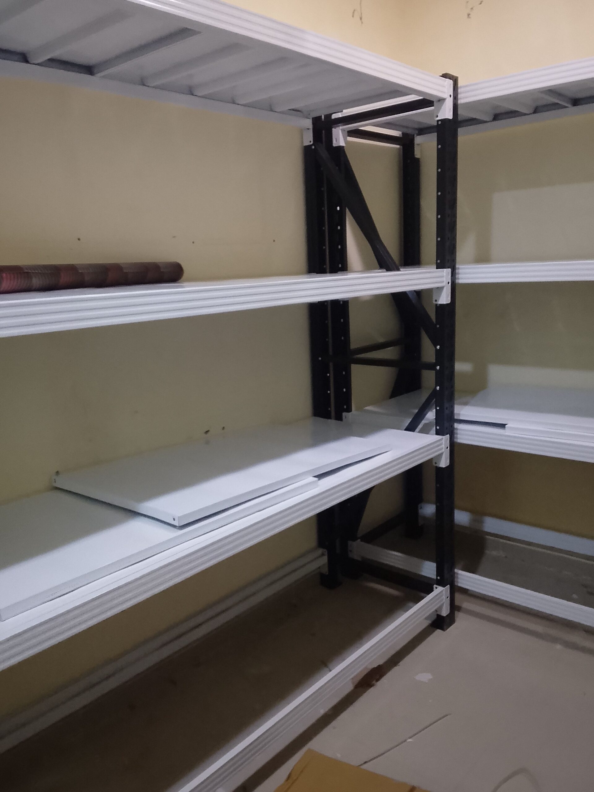 رفوف تخزين رفوف مستودعات الرياض