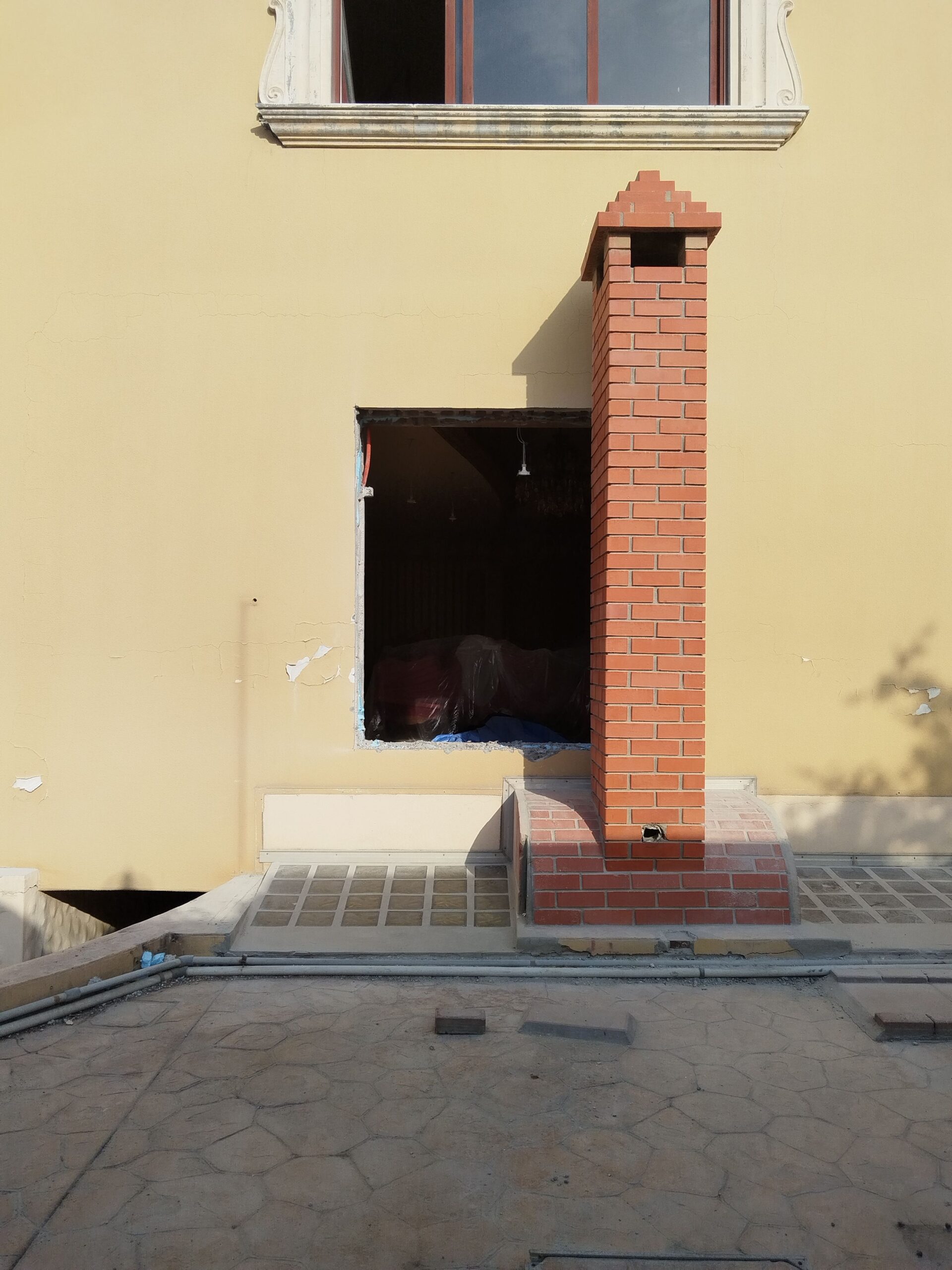 للقص وتكسير البواب وانوافز وجدران