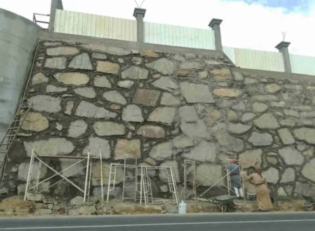 مقاول حجر افغاني