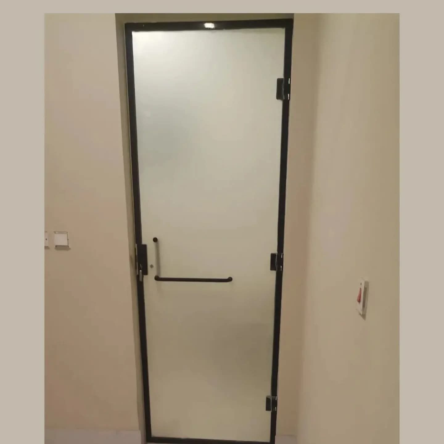 زجاج سكريت الرياض