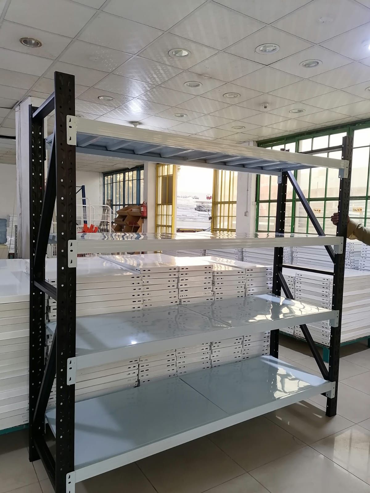 رفوف مستودع وسوبر ماركت