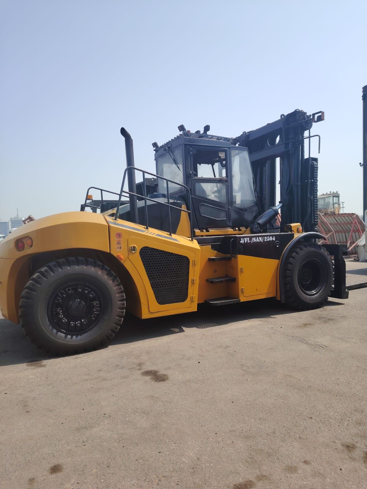 للايجار رافعات شوكيه من 1.5طن وحتى 20طن بجميع الأح