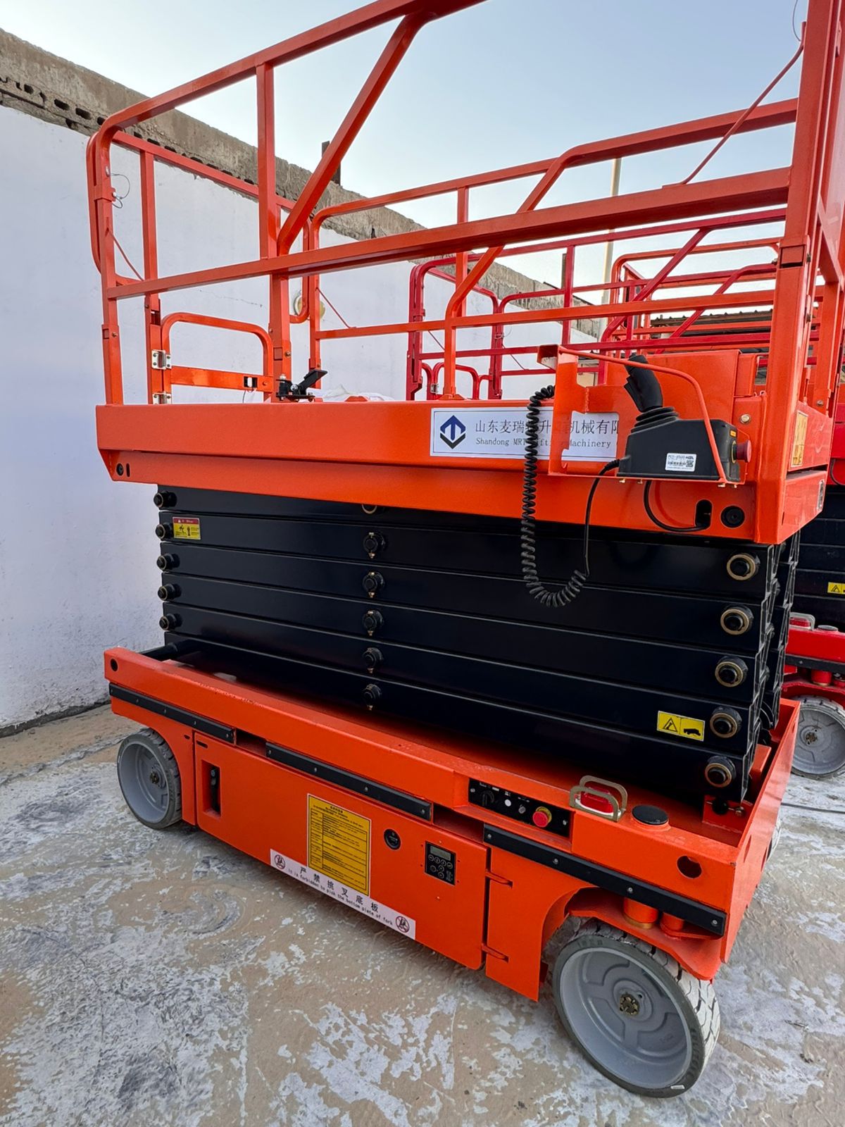 scissor lifts سيزر لفت للايجار