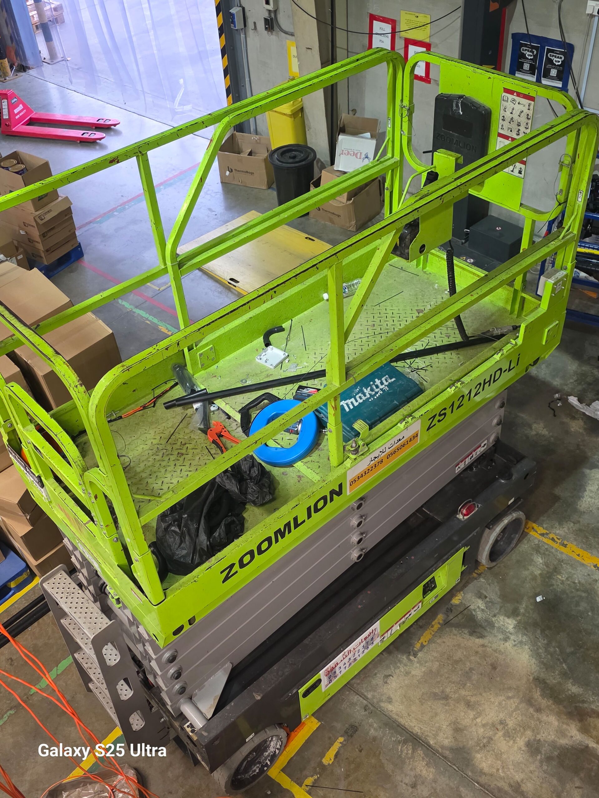 1. *سيزر لفت 6 متر*: موديل حديث للإيجار – ارتفاع 6