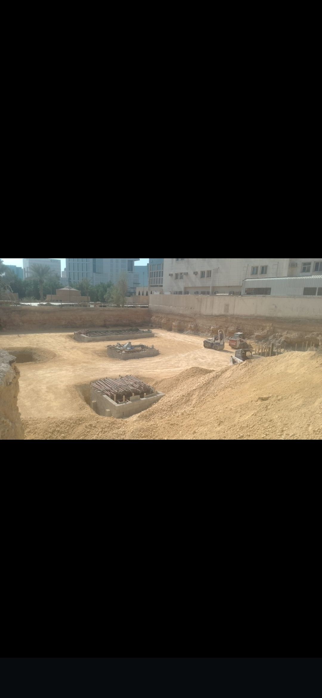 يوجد لدينا معدات بوكلينات حفر ترحيل هدم مباني ويوج