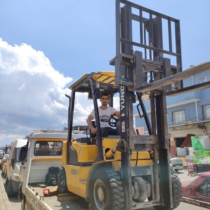 رافعة شوكيه للايجار كرينات للإيجار رافعات شوكية لل