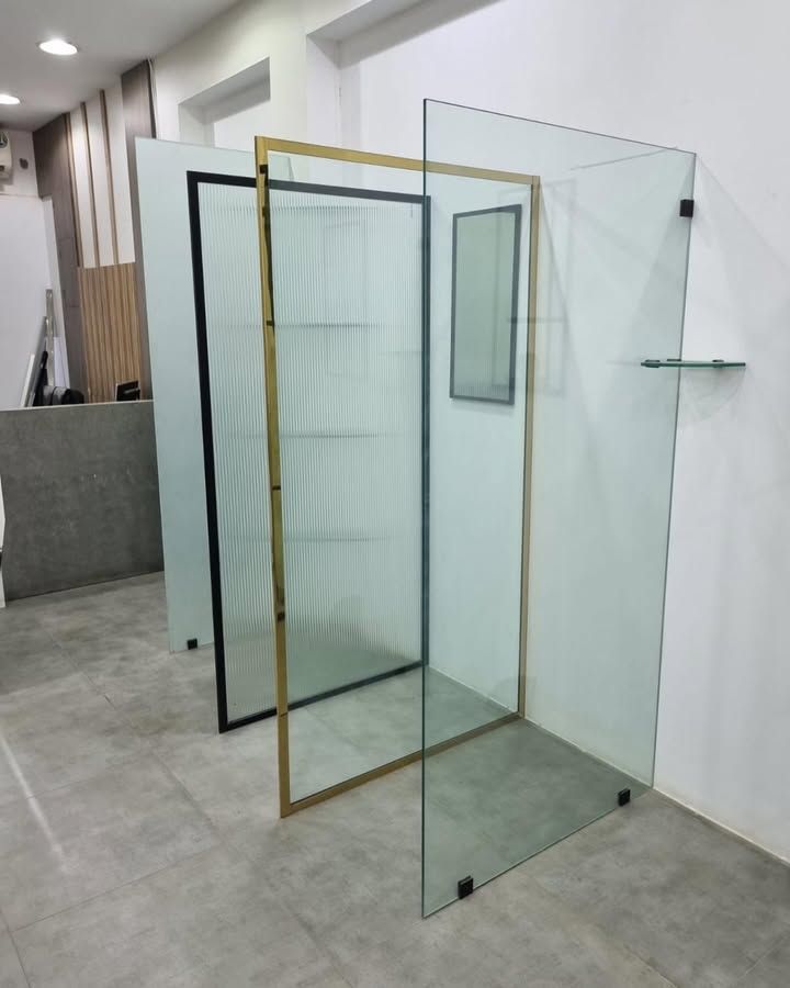 تركيب زجاج سكريت وصيانه زجاج وتركيب شاورات واجهات