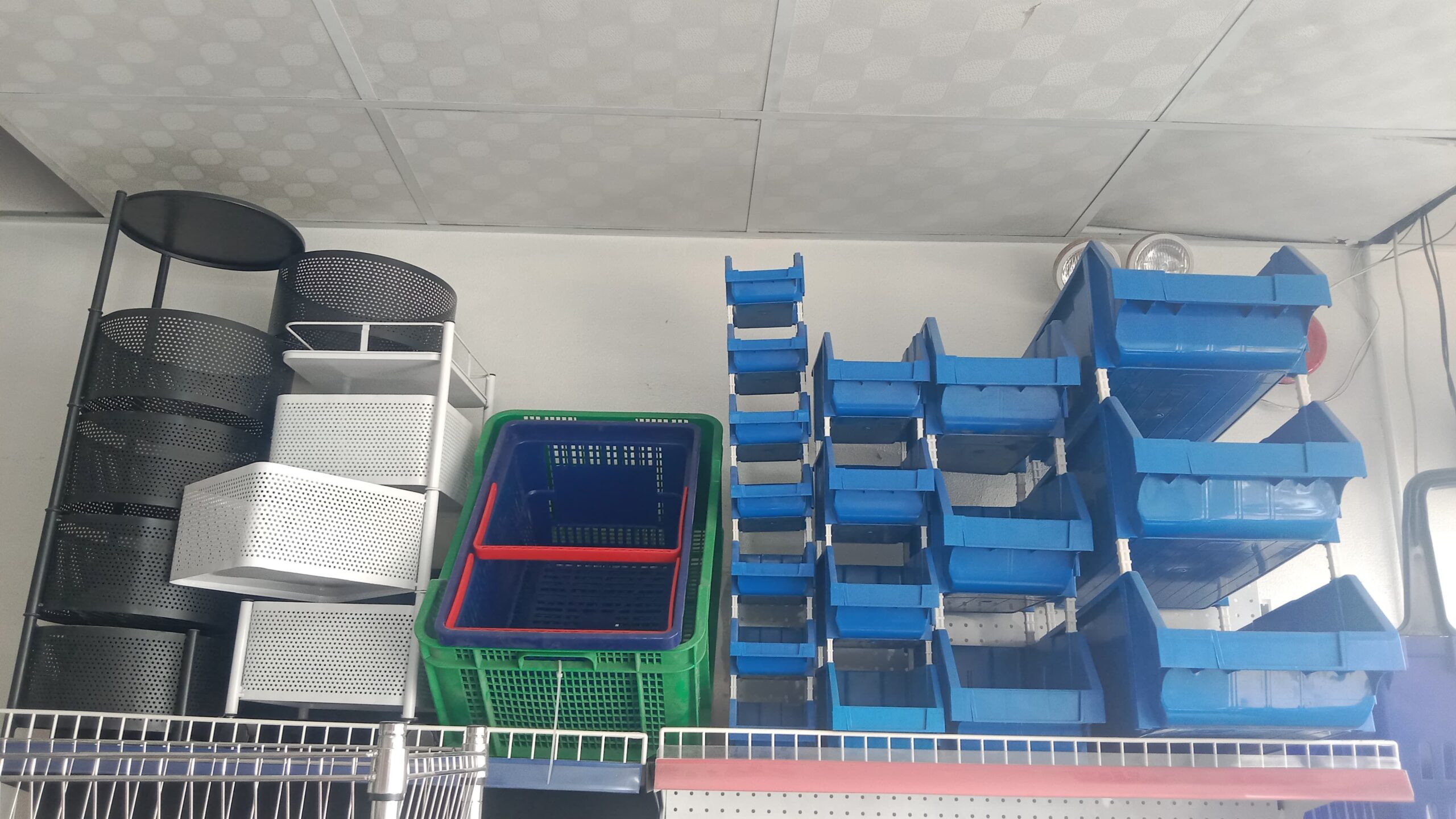 رفوف مستودع وسوبر ماركت