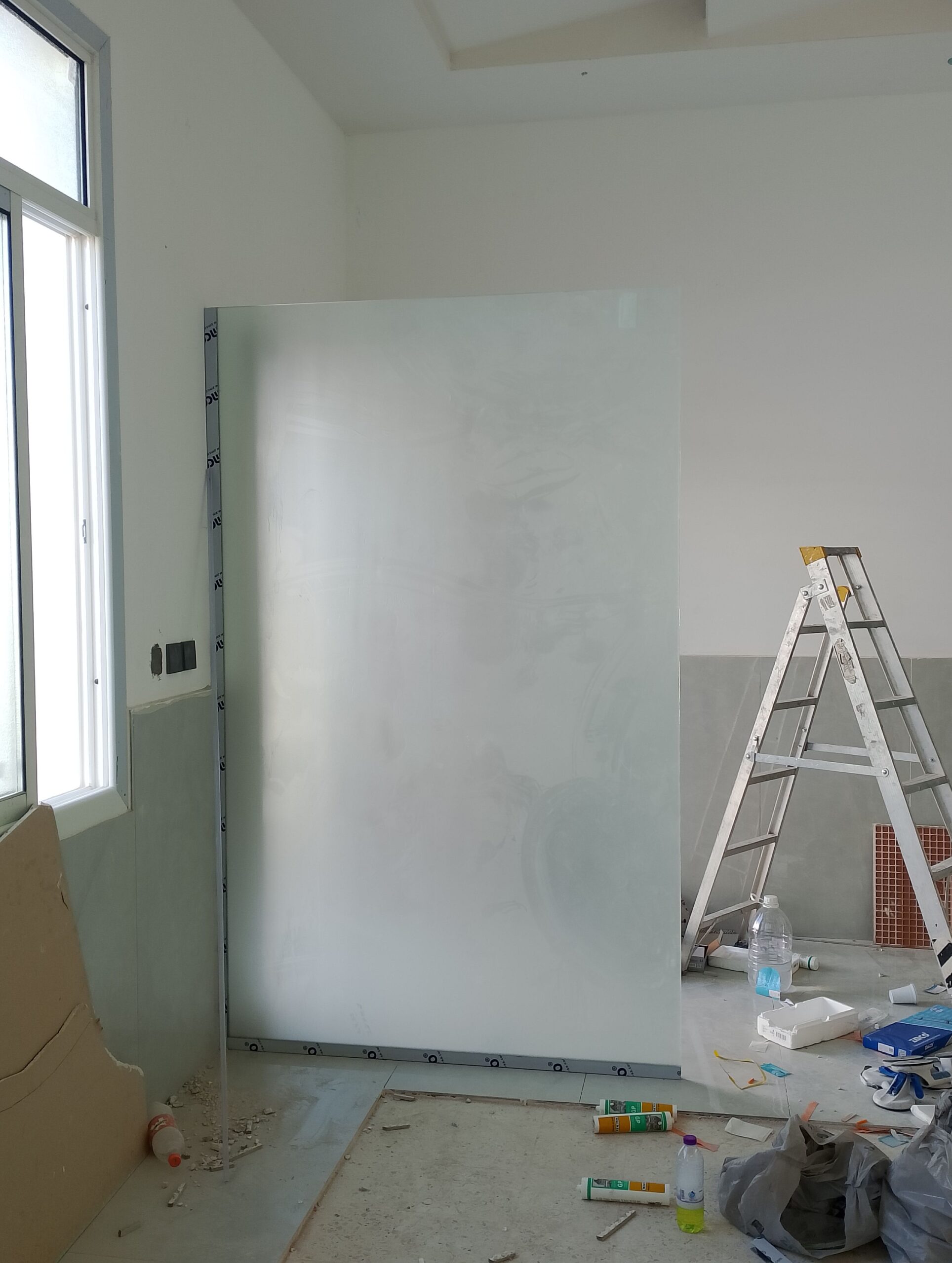 زجاج سكريت مرايا قواطع الشورات مكاتب